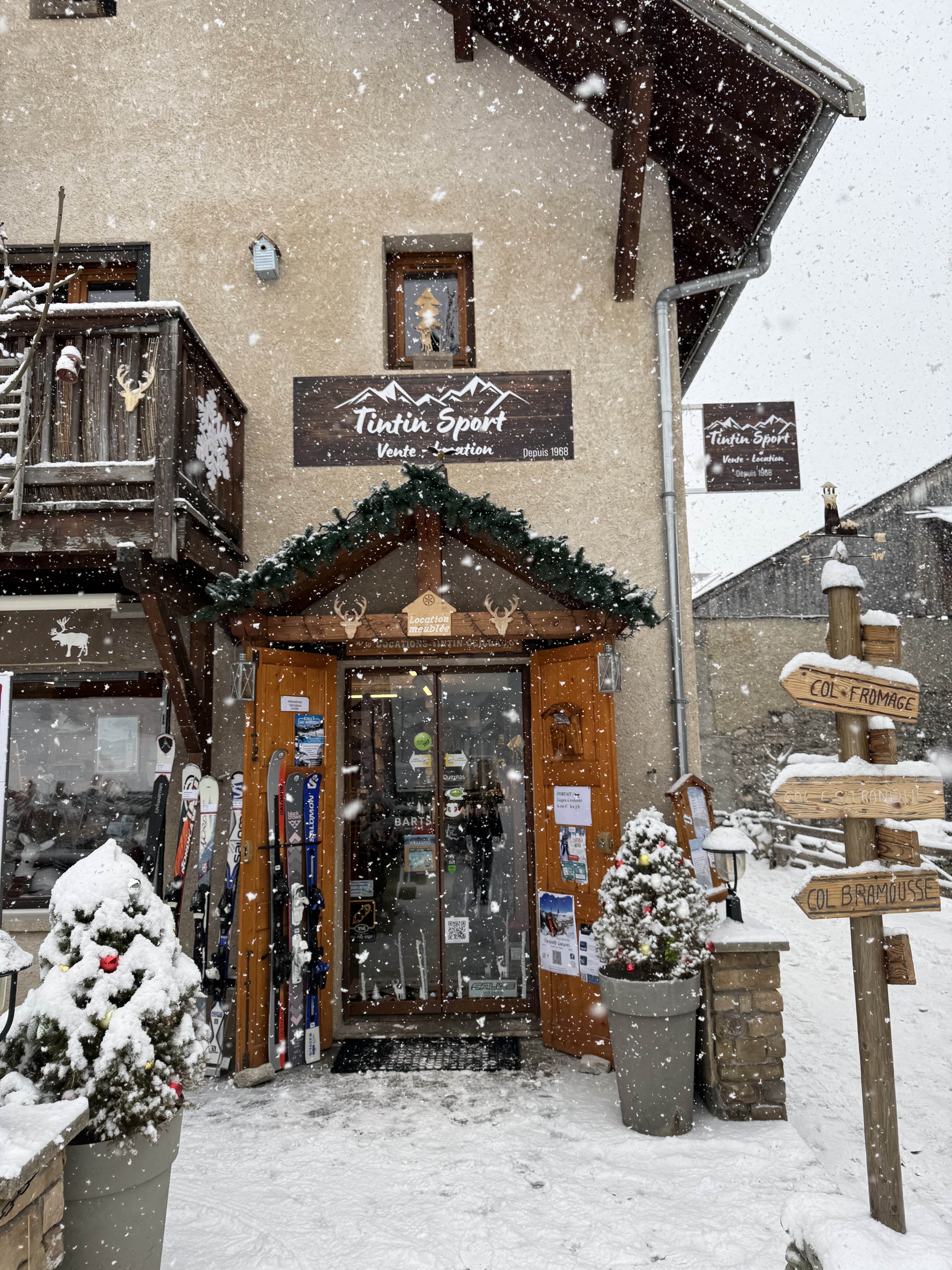 tintin ext. sous la neige